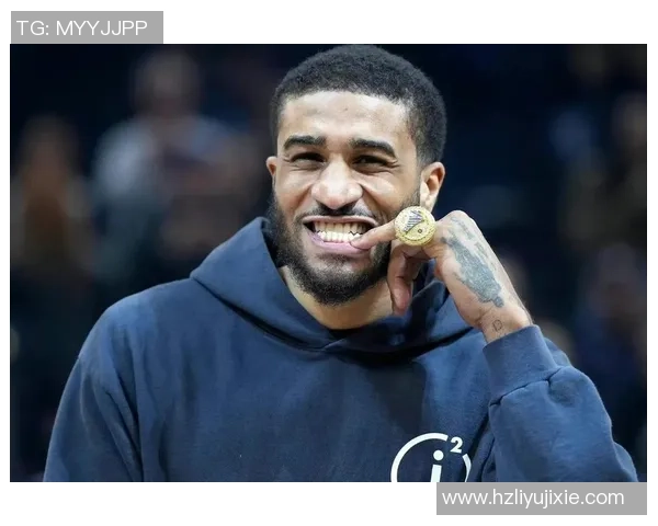 小佩顿奋力追防完成大帽里夫斯上篮防守精彩瞬间